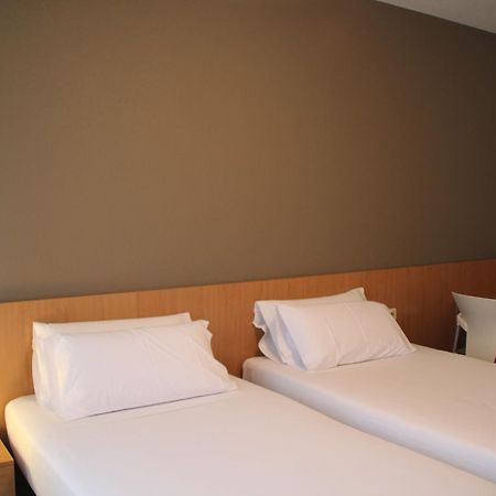 Hostal Abodi Памплона Экстерьер фото