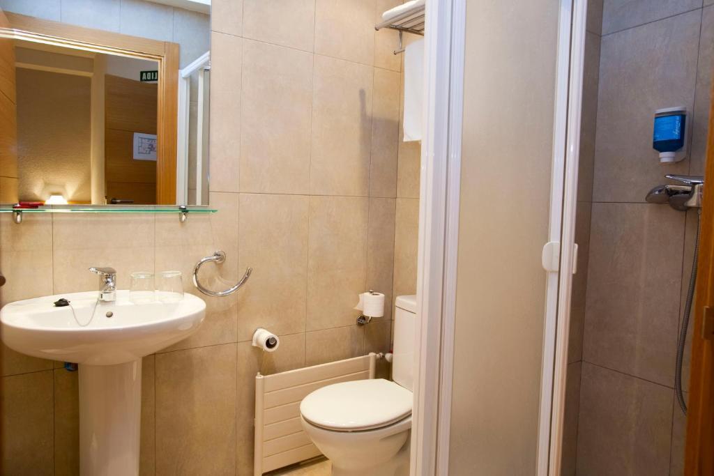 Hostal Abodi Памплона Номер фото