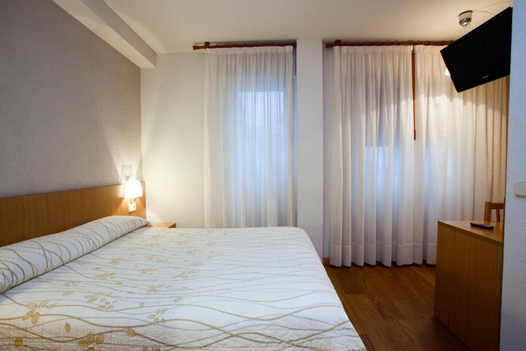 Hostal Abodi Памплона Номер фото