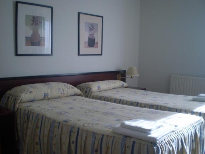 Hostal Abodi Памплона Номер фото