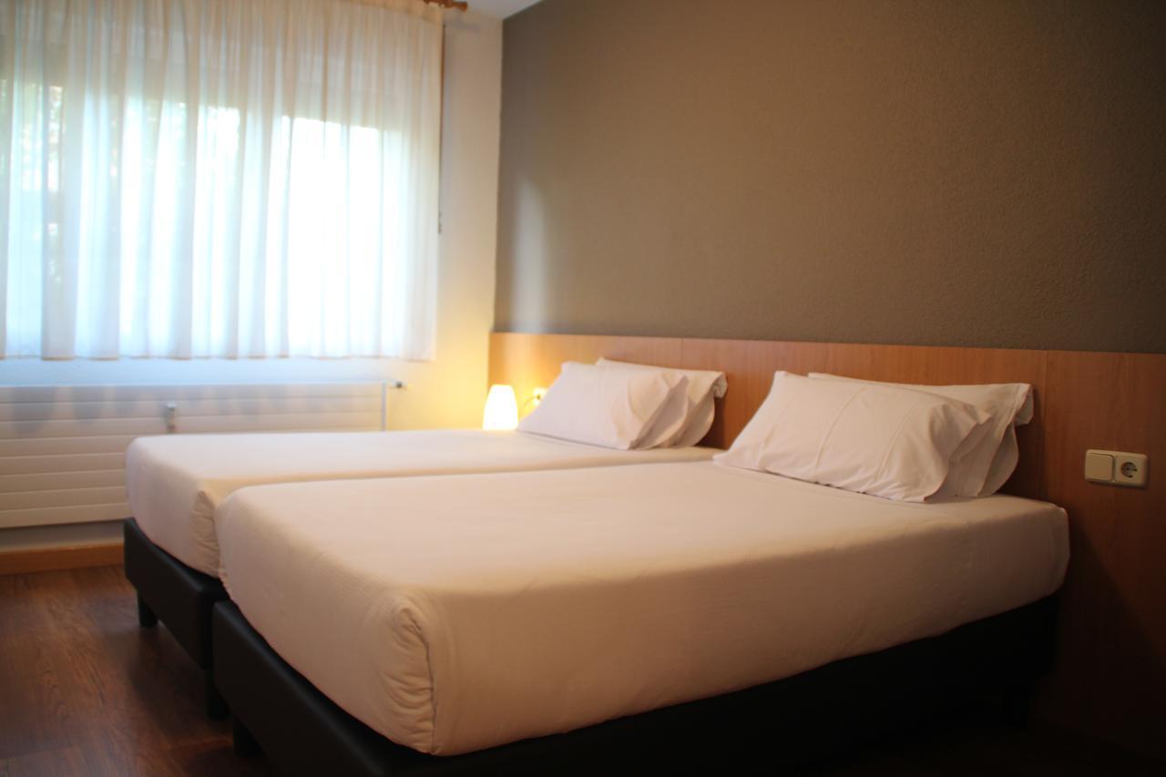 Hostal Abodi Памплона Экстерьер фото