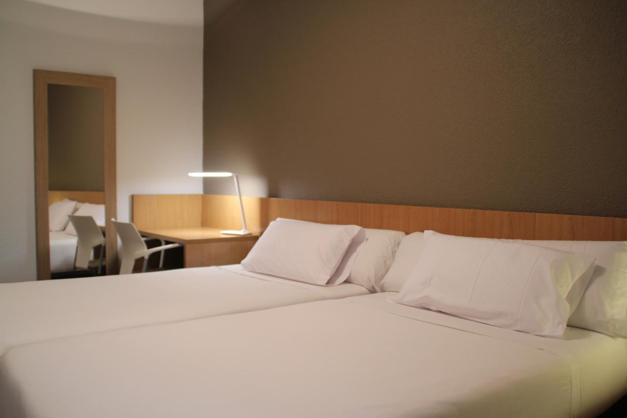 Hostal Abodi Памплона Экстерьер фото